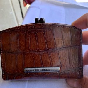 Kenneth Cole brown coin wallet